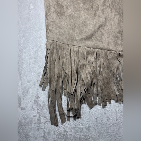 NWT Neiman Marcus Asymmetrical Hem Faux Suede Tan Boho Fringe Mini Skirt Medium - Picture 3 of 14